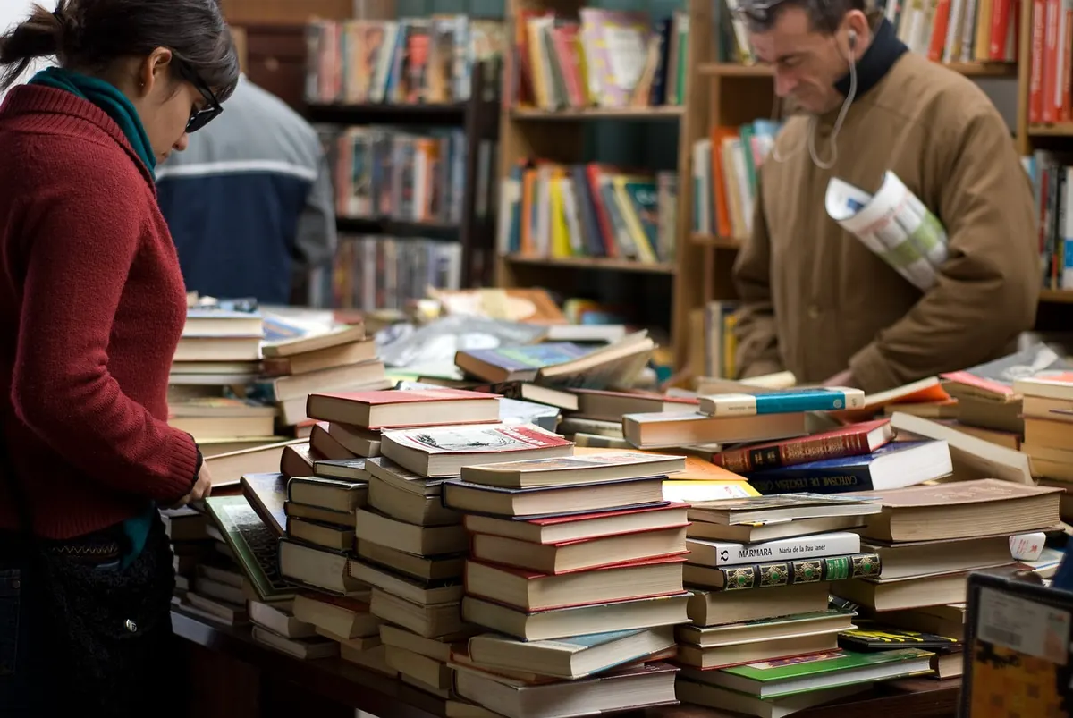 Self-Publishing vs Traditional Publishing in the UK: A Comparison for Debut Novelists